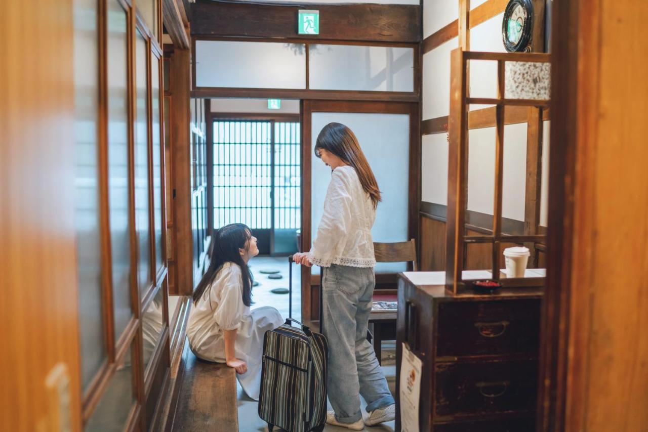 Machiya Guest House Carta Kanazawa Bagian luar foto