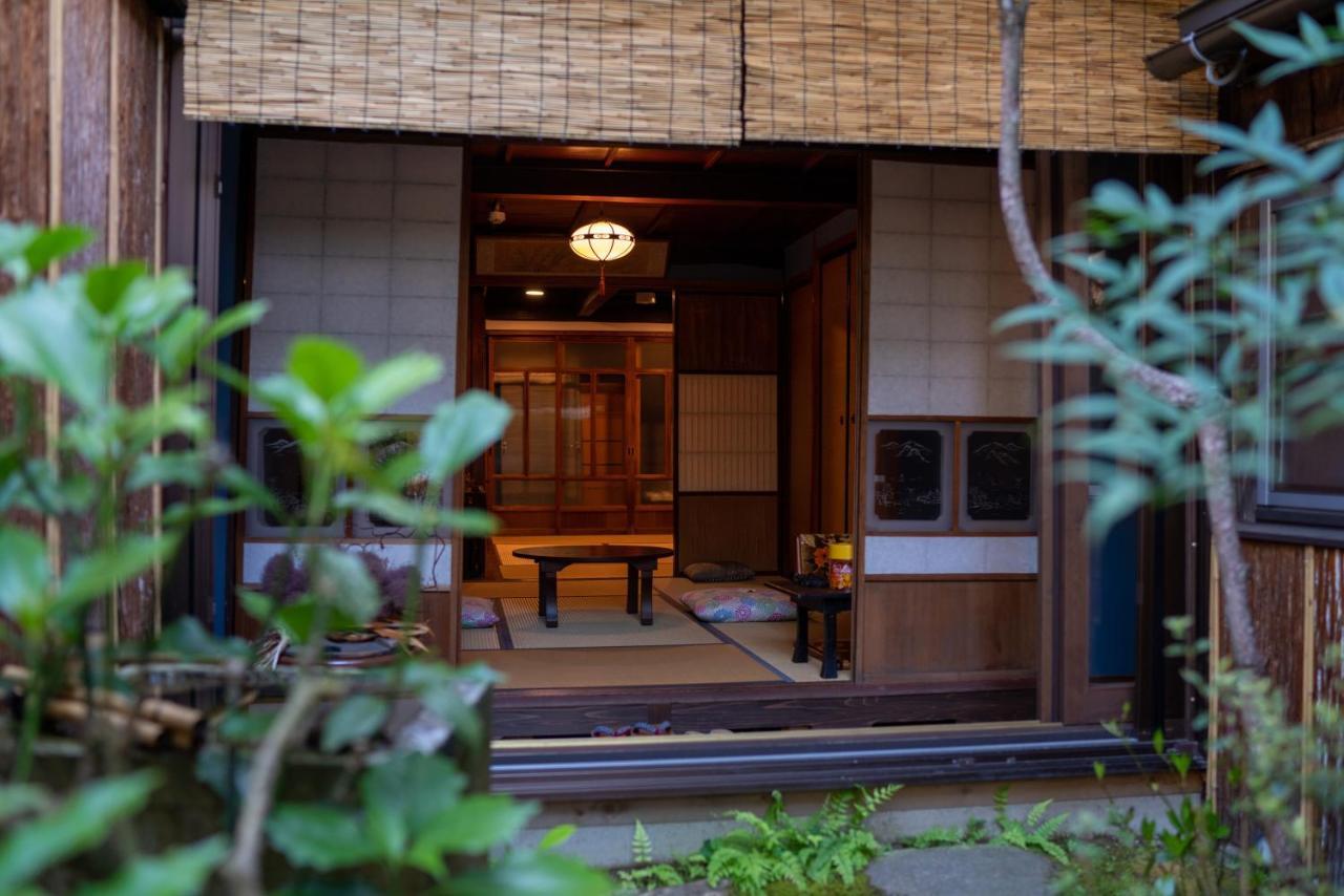 Machiya Guest House Carta Kanazawa Bagian luar foto