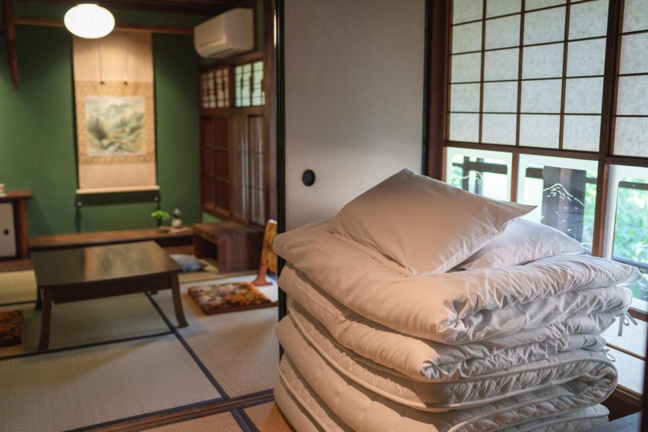 Machiya Guest House Carta Kanazawa Bagian luar foto