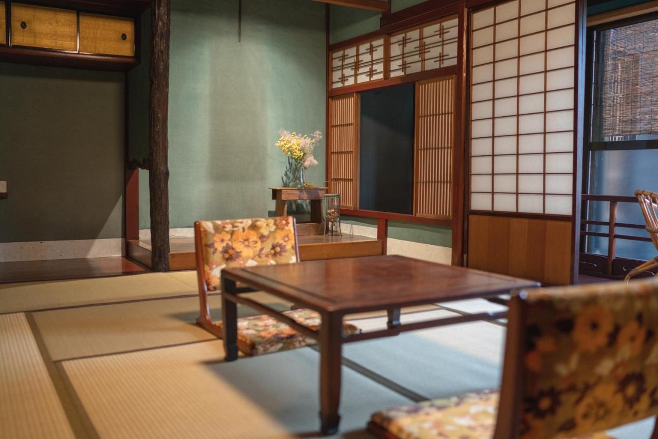 Machiya Guest House Carta Kanazawa Bagian luar foto