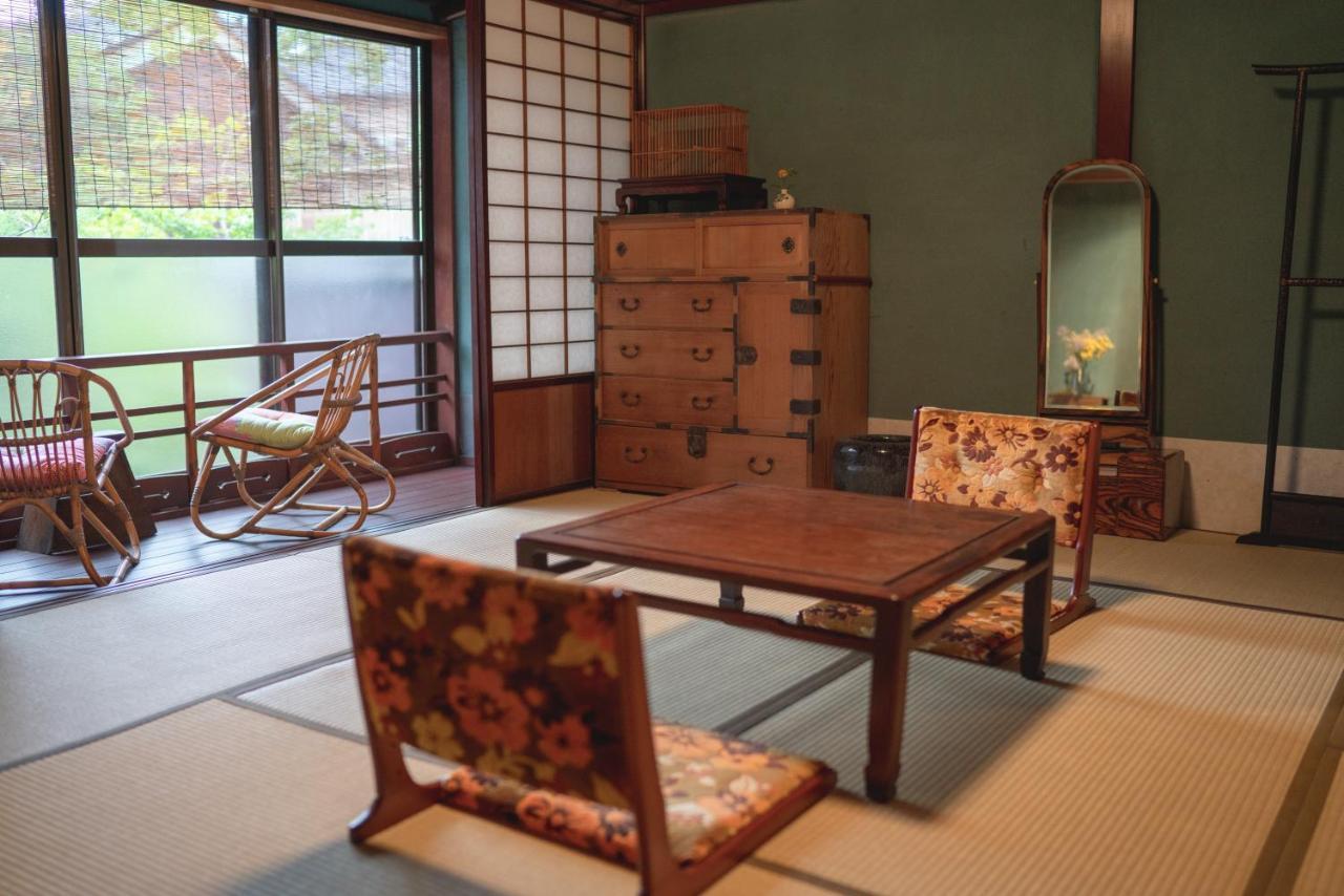 Machiya Guest House Carta Kanazawa Bagian luar foto