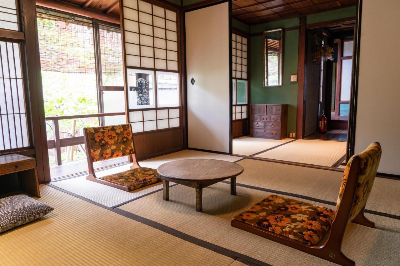 Machiya Guest House Carta Kanazawa Bagian luar foto